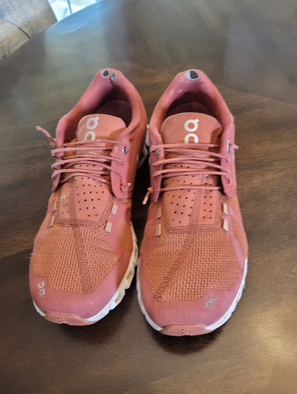 On Running Cloud Women's Rust Rose mesh Running Shoes. Size 9